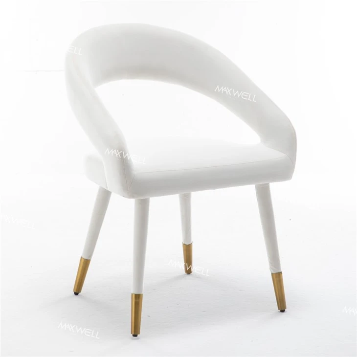 Chaise de mariage en velours blanc